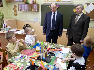 Владимир Киселёв навестил спецшколу для слабовидящих и слепых детей