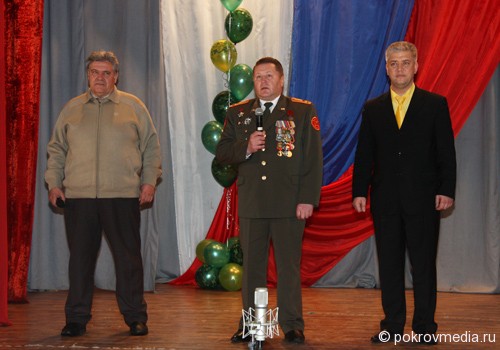 На фото слева направо: В. И. Ющенко, А. П. Стребков, Е. П. Сас.
