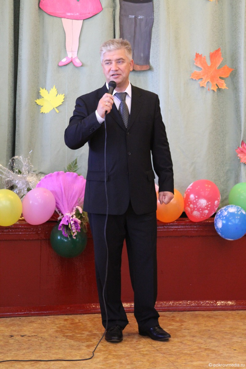 Со словами приветствия к школьникам обратился глава города Покров Е. П. Сас