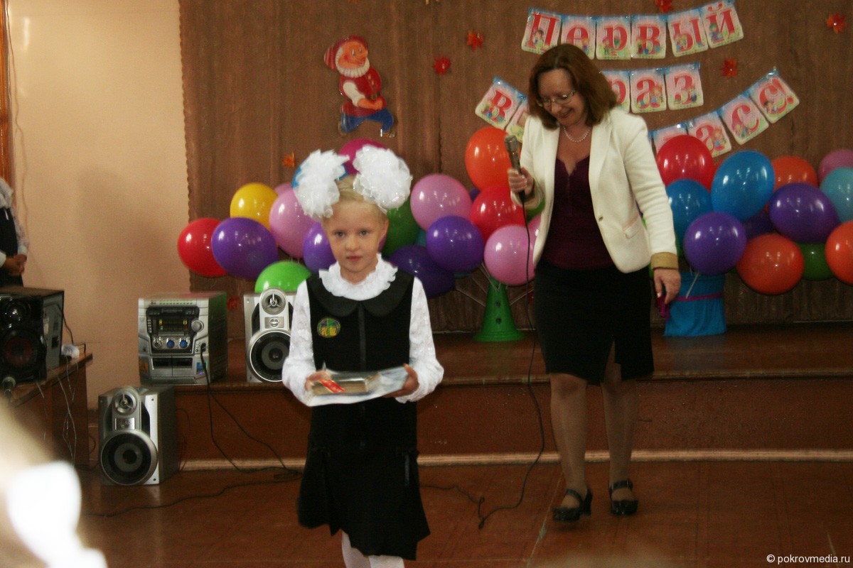 Первоклассница Полина Божук была награждена дипломом за активное участие в общественной жизни города