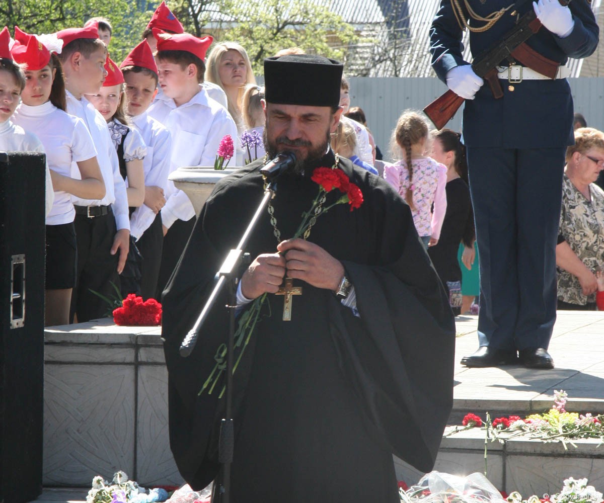  Настоятель Свято-Покровского храма священник Леонид Беспалов