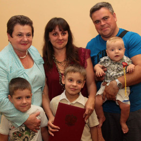 Светлана Орлова вручила многодетным семьям свидетельства На получение социальной выплаты на приобретение жилья