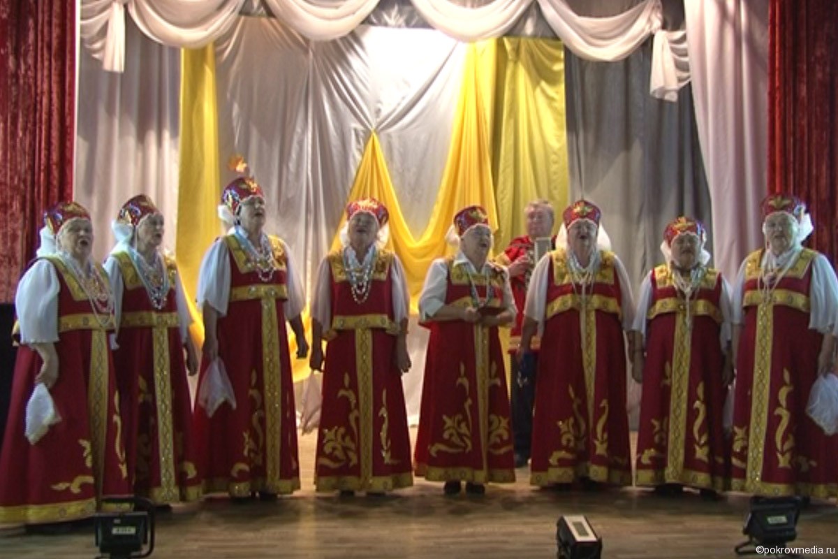 Третьего ноября на сцене городского Дома культуры прошёл праздничный концерт хора русской песни