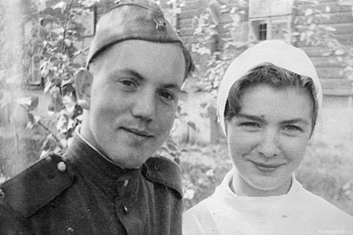 Военфельдшер С. Балабин с медсестрой