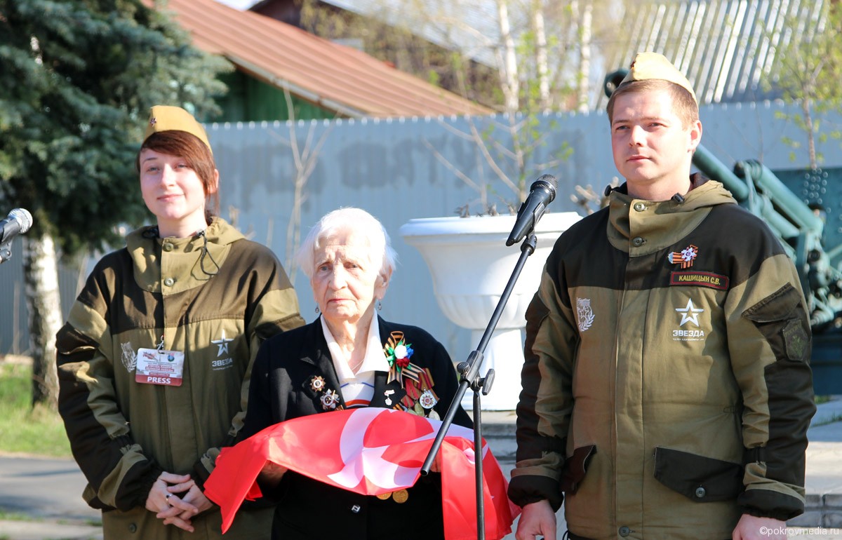 Вручение копии Знамени Победы ветерану ВОВ В.А. Кубышкиной