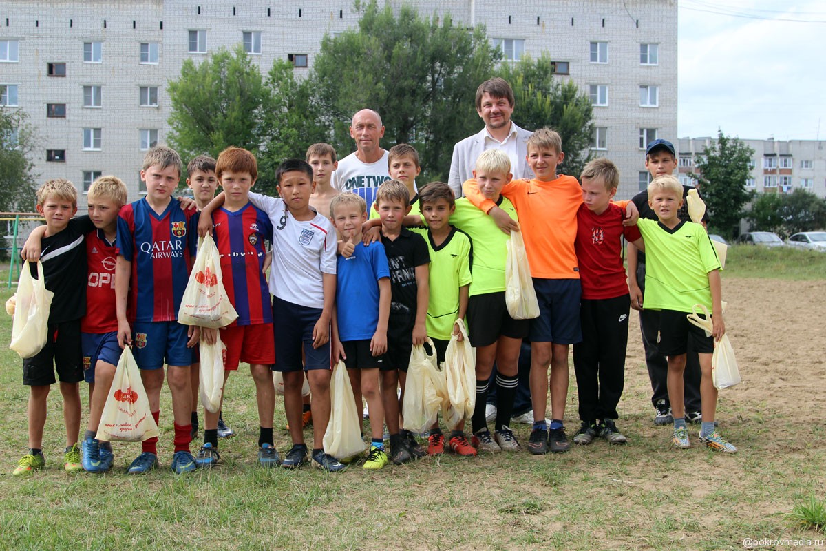 На фото: Участники акции «Всероссийский день дворового спорта»