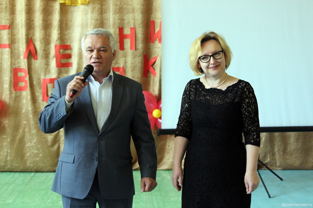 Поздравления от главы Администрации г. Покров В. Ш. Аракелова и его заместителя Л. В. Сулоевой.