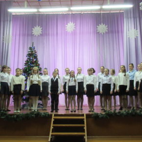 Дети читали стихи и пели о Рождестве